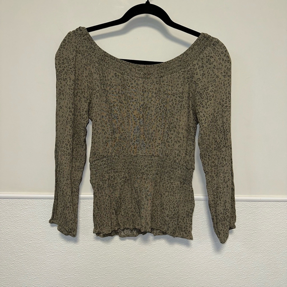 Hippie Rose Tops - Women's Hippie Rose Blouse Size M Green Animal Print Long Sleeve